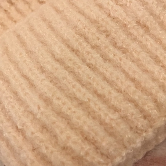 Steve Madden Woolen Knit Cap Peach and Pearl Accents NWT OSFM - Picture 8 of 11